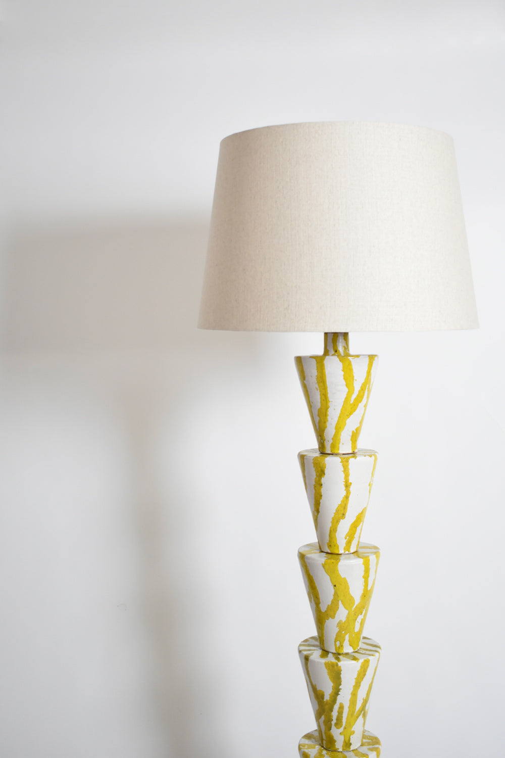“Nizwa” white and yellow cfloor lamp, Barracuda Edition.