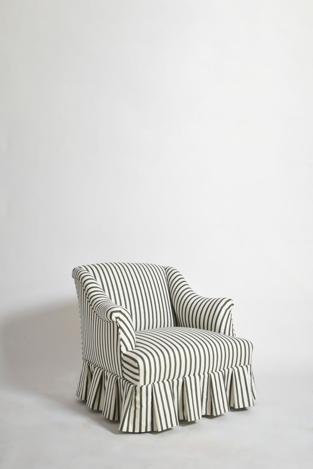 Pair of green and white stripes fabric armchairs, XIXth c.