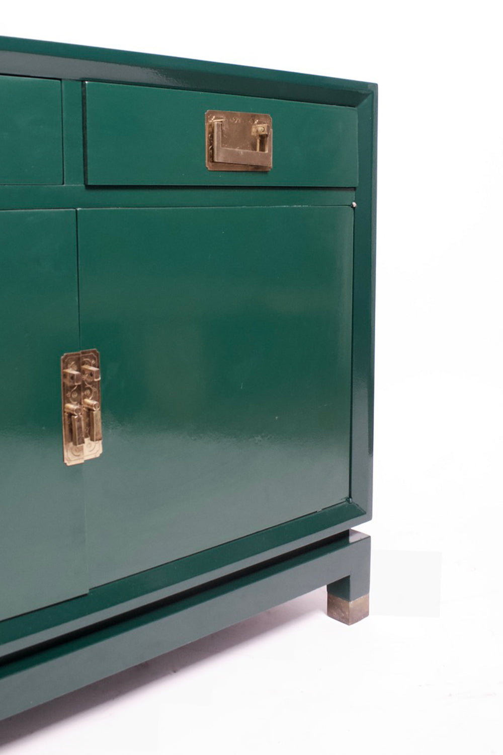 Chinese style green lacquered chest of drawers, 1970s. Barracuda Interiors Chinese style green lacquered chest of drawers, 1970s. Barracuda Interiors