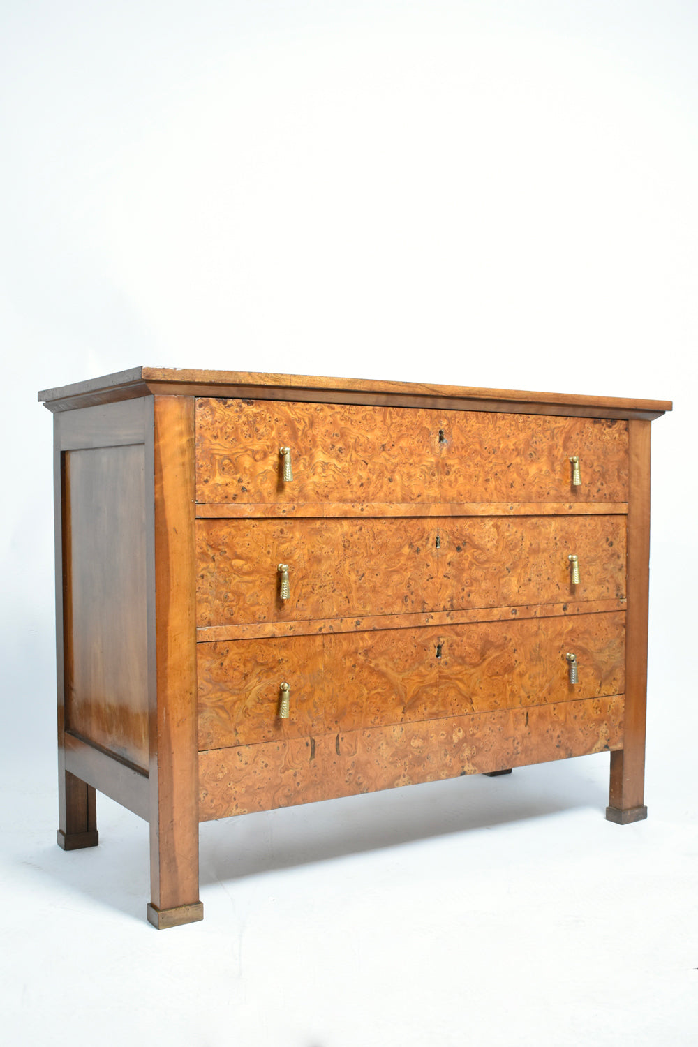 Burl walnut chest of drawers, XIXth c.