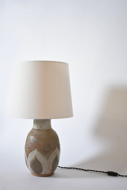Beige and white geometric pattern ceramic lamp, 1960s.