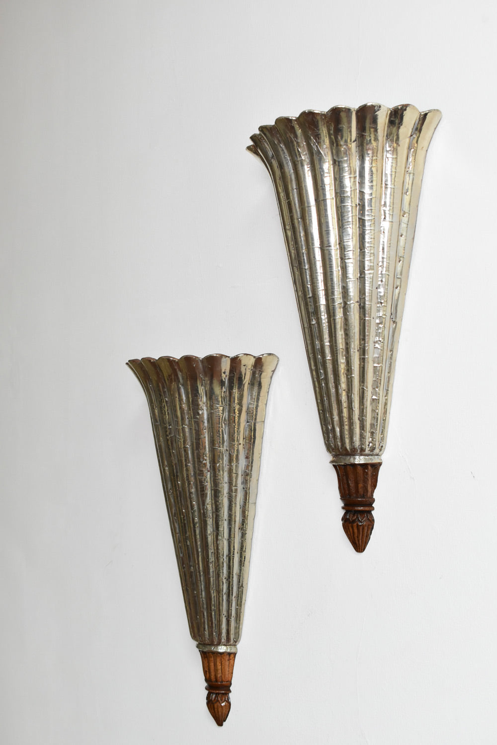 Pair of horn-shaped wall lamps, 1920s.