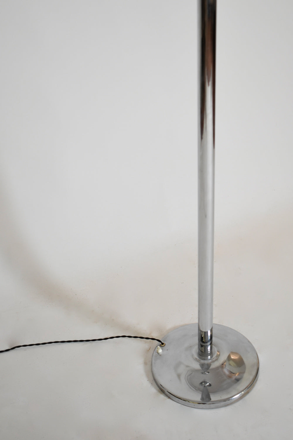 Art Deco chromed iron basin floor lamp, 1930s.