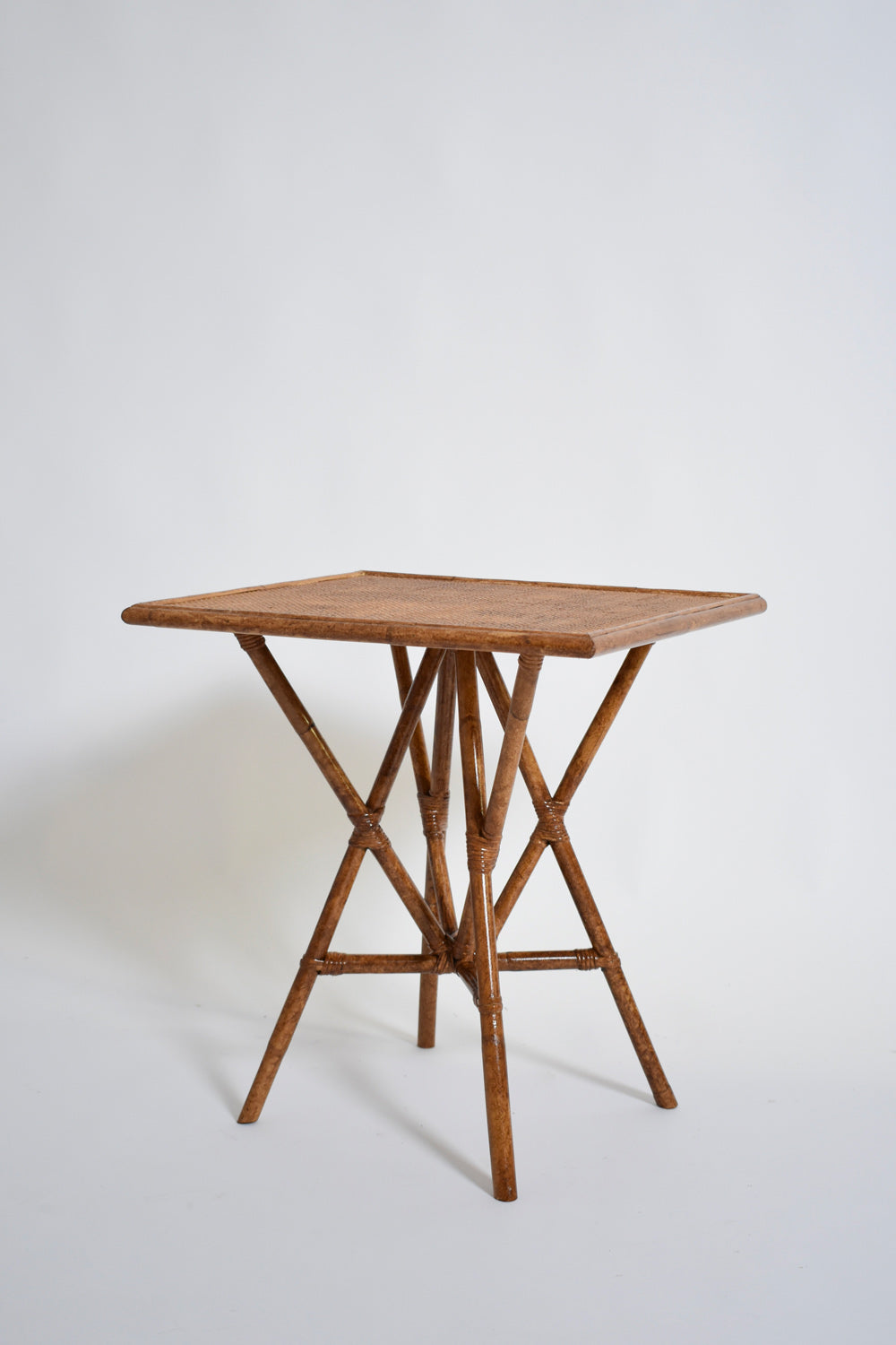 "Arrabida" 55cm marbled rattan table, Barracuda dition.