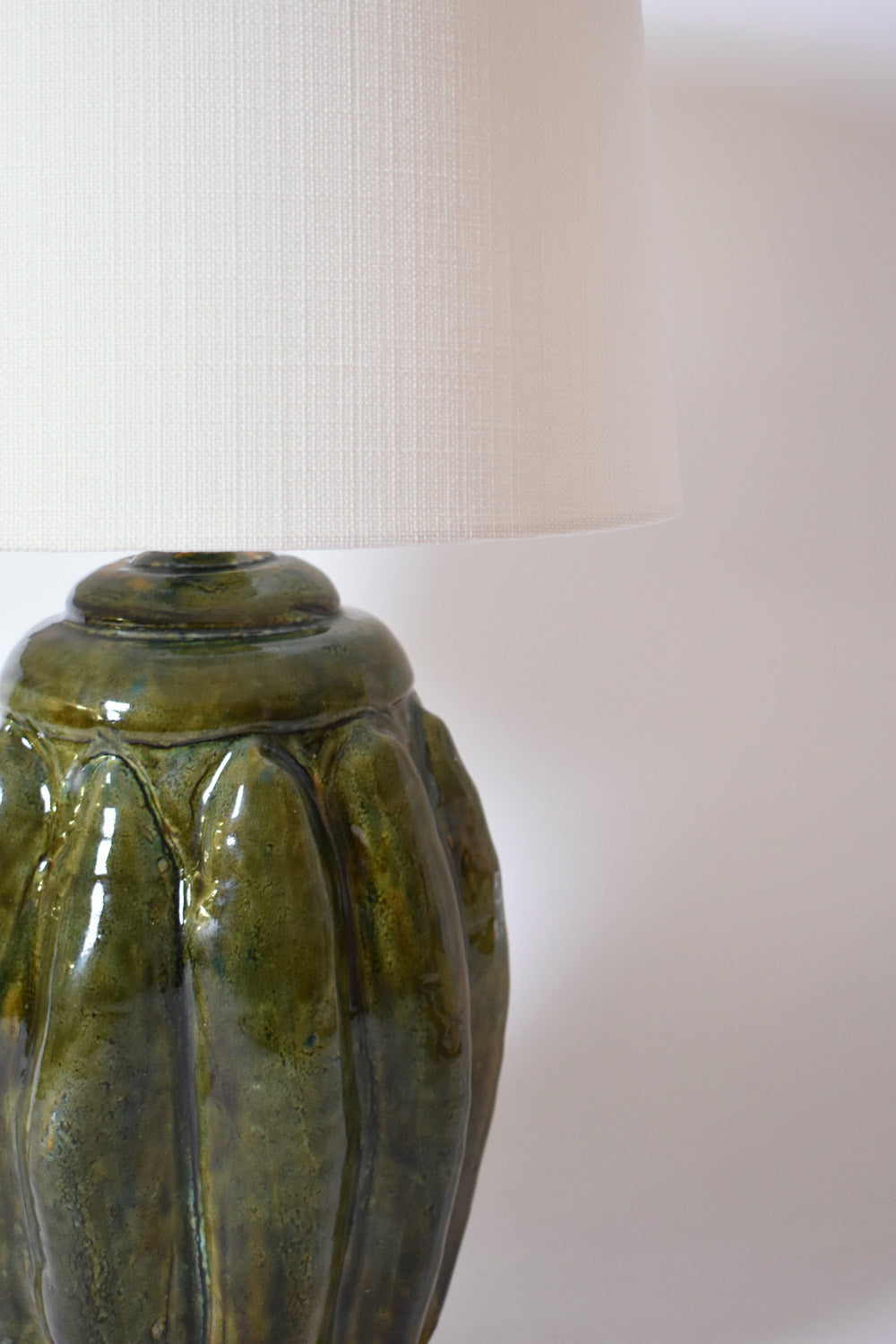 Green oblong ceramic lamp Helder, 2025