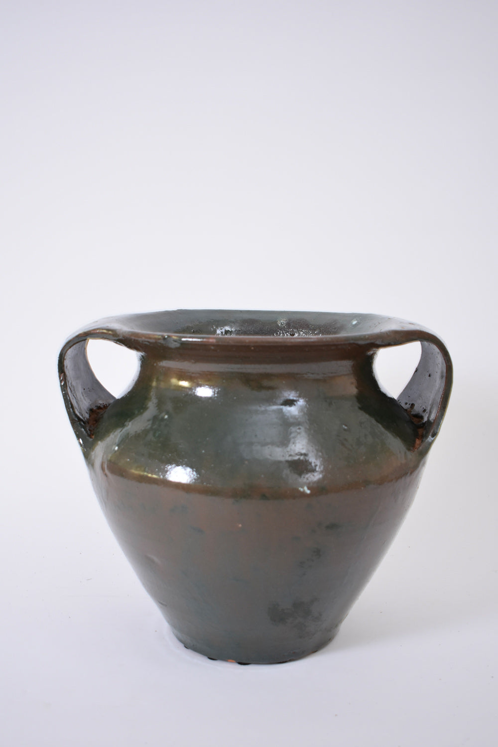 Olive green ceramic vase by Helder, 2025.