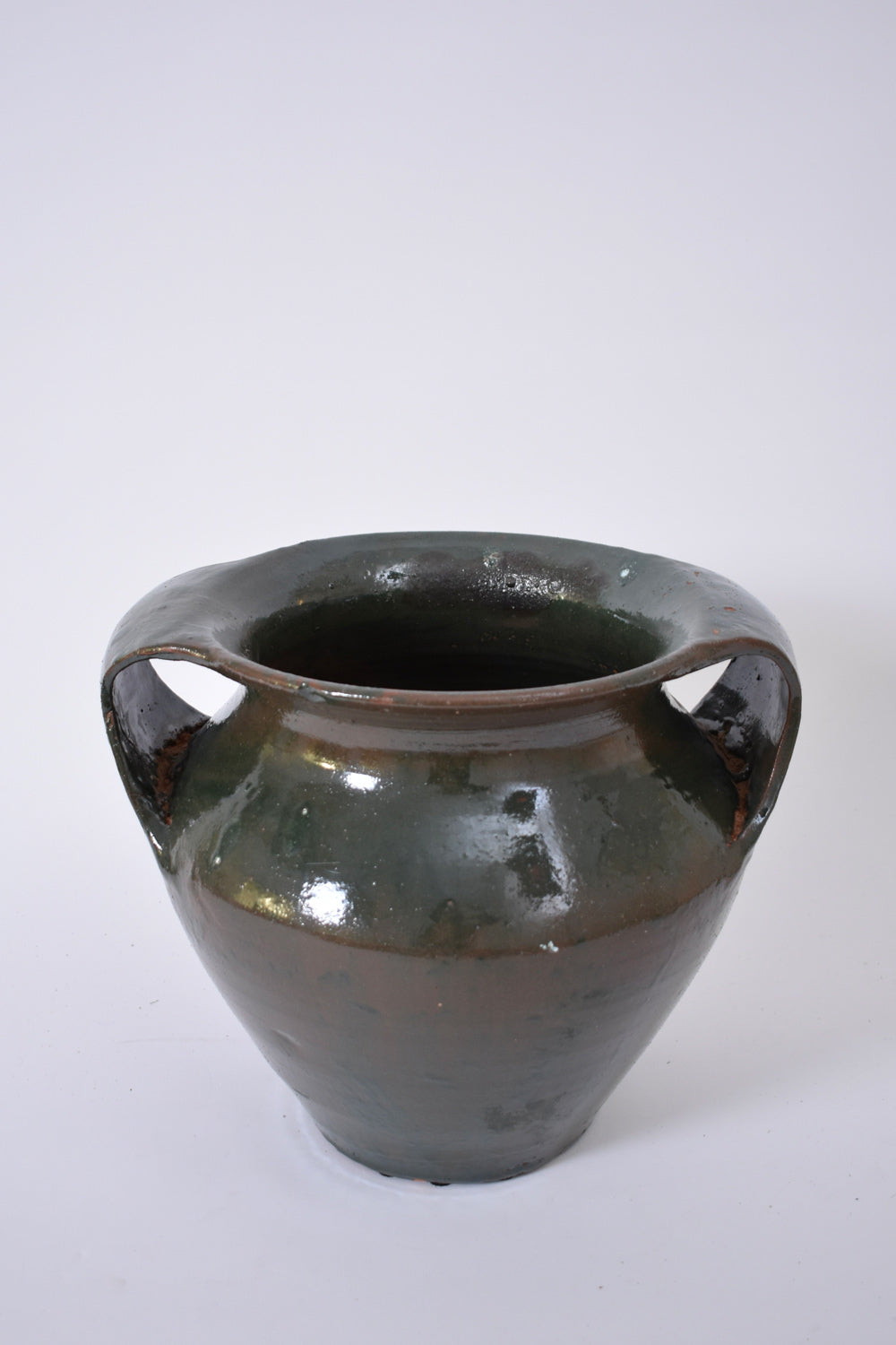 Olive green ceramic vase by Helder, 2025.