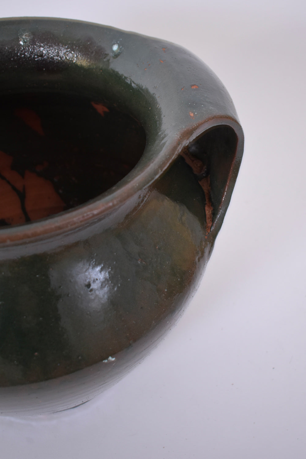 Olive green ceramic vase by Helder, 2025.