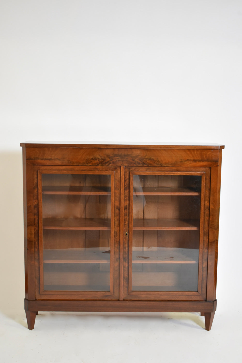 Louis XVI style mahogany bookshelves cabinet, 1940s.