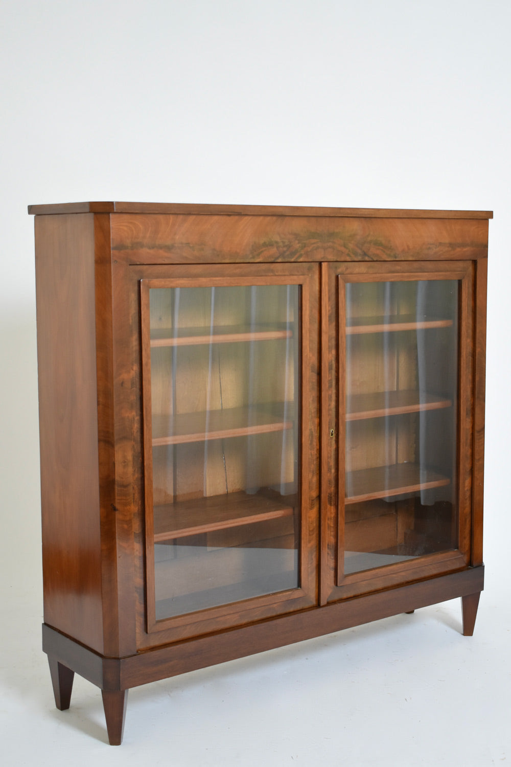Louis XVI style mahogany bookshelves cabinet, 1940s.