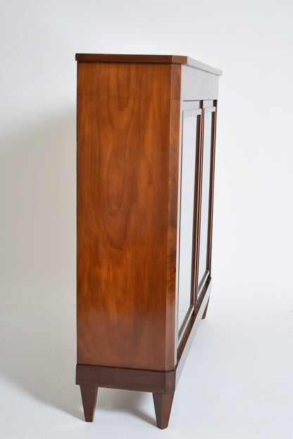 Louis XVI style mahogany bookshelves cabinet, 1940s.
