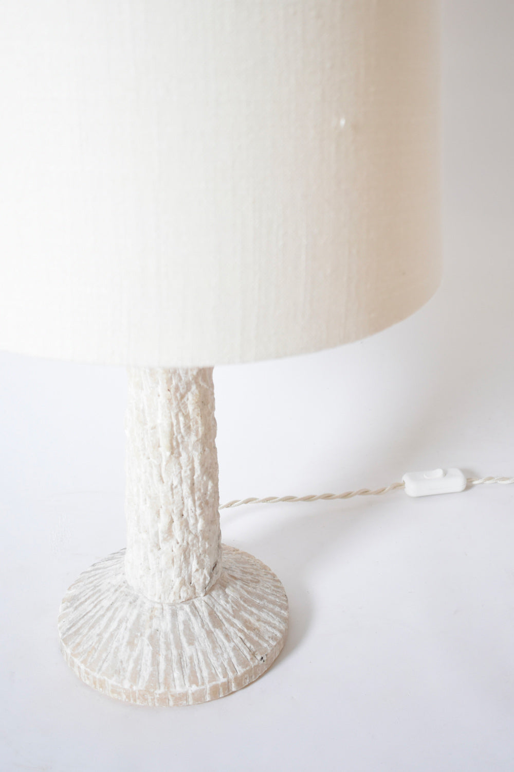 Brutalist alabaster table lamp, 1960s.