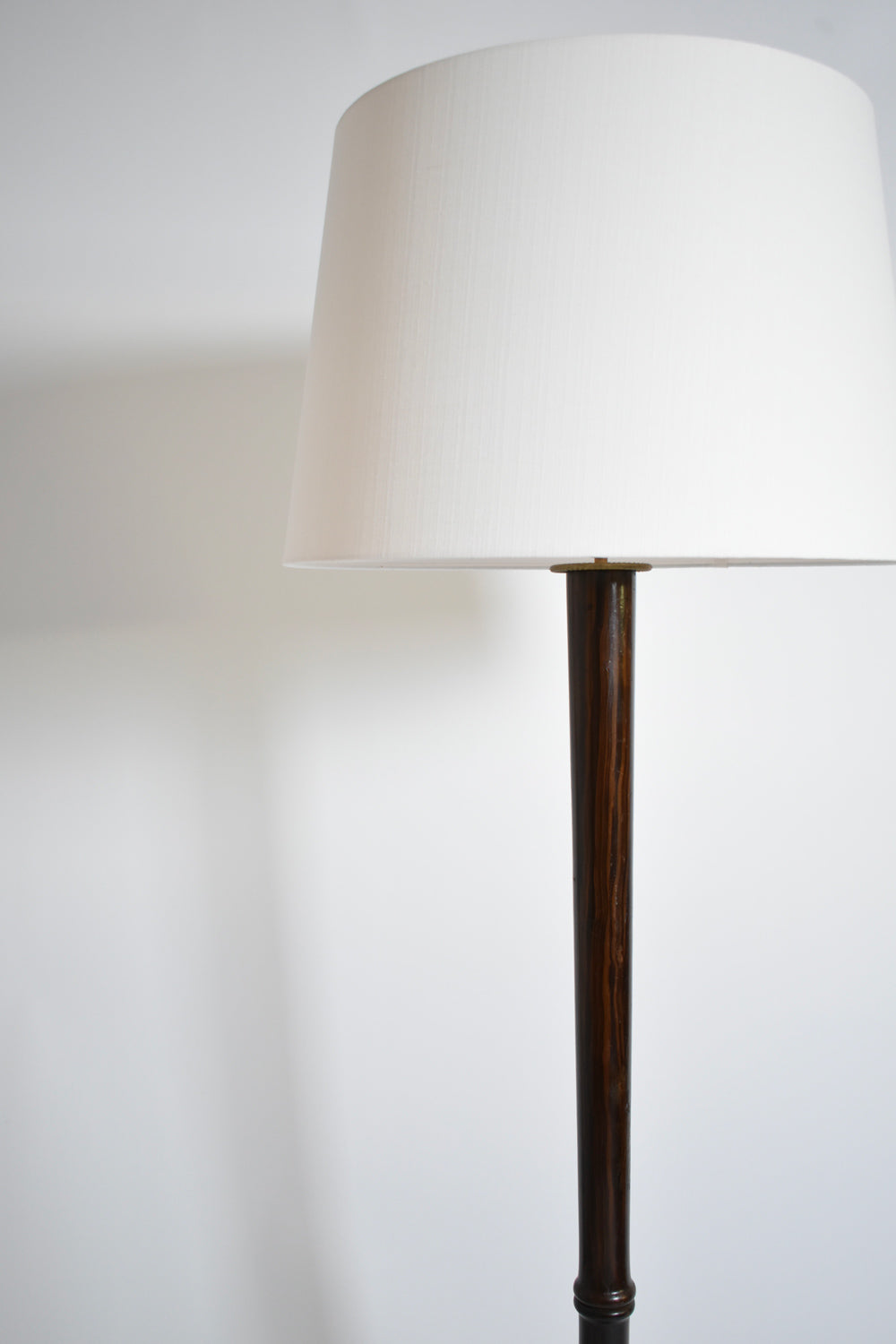 Wooden Art Deco floor lamp, 1930s.