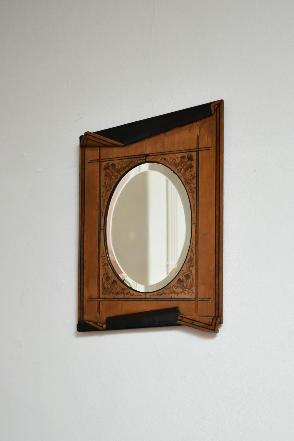 Wooden edges simulating folds mirror, XIXth c.