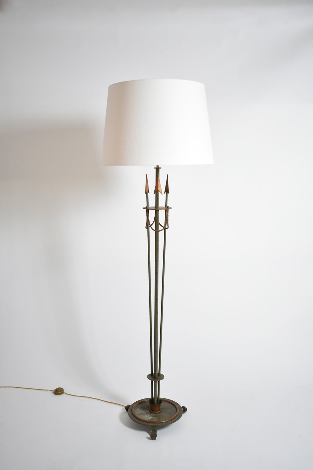 Neoclasssical arrrows wrought iron floor lamp, 1950s.