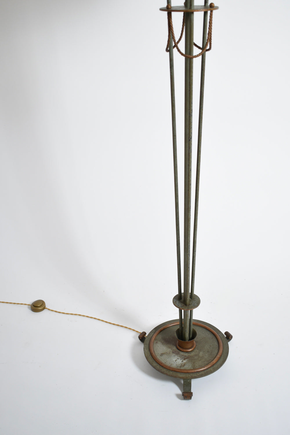Neoclasssical arrrows wrought iron floor lamp, 1950s.