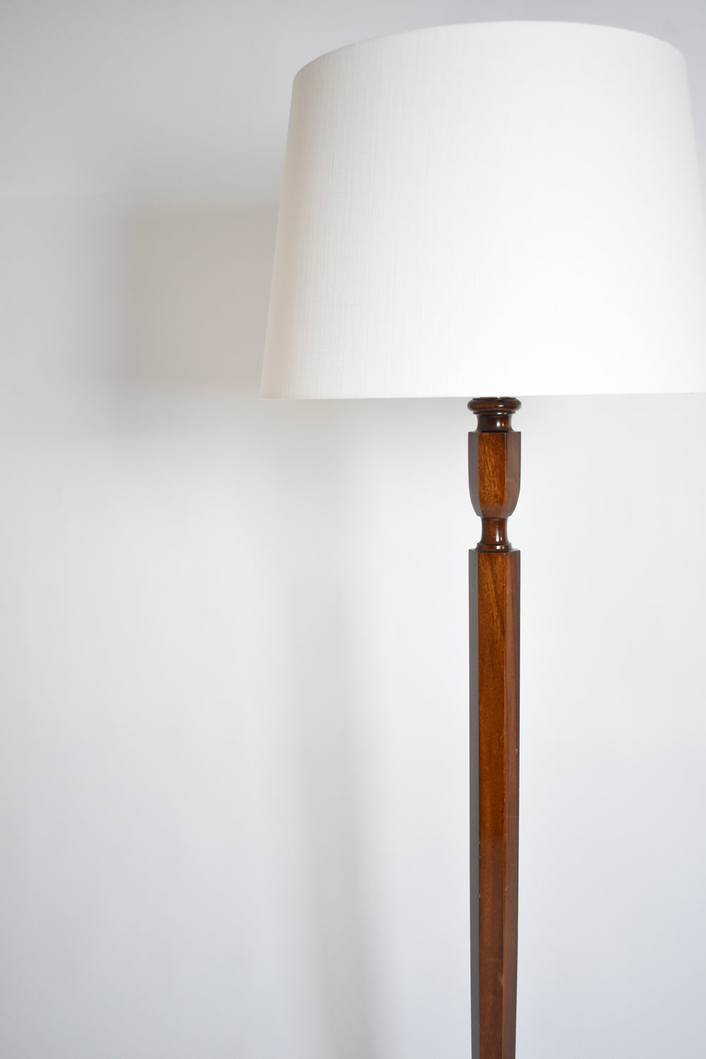 Art deco mahogany floor lamp, 1940s.