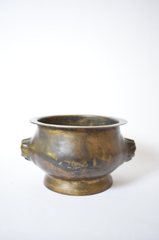 Bronze cup with animals figures handles, XIXth c.
