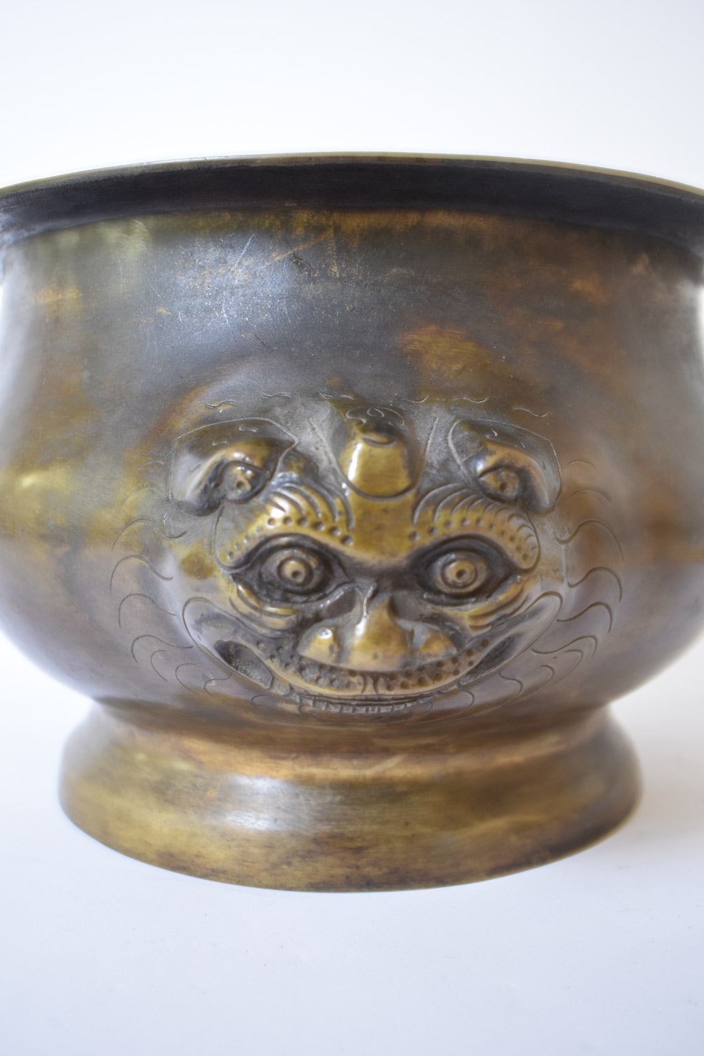 Bronze cup with animals figures handles, XIXth c.