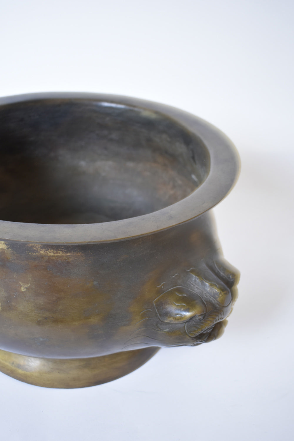 Bronze cup with animals figures handles, XIXth c.