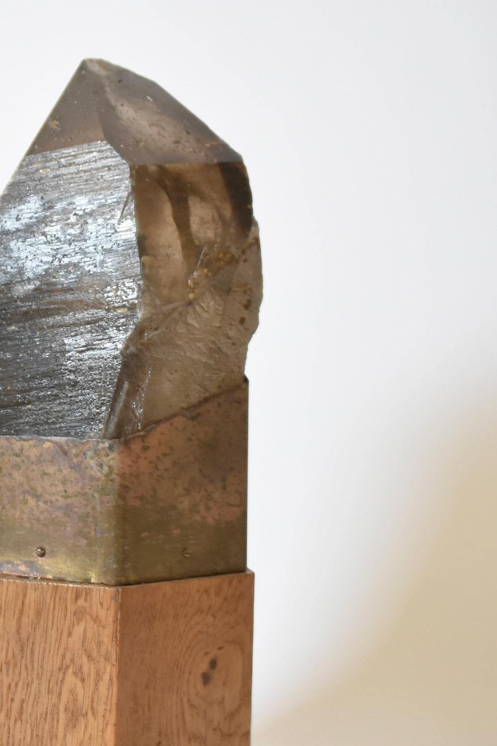 Quartz oak and brass table lamp, 1970s.