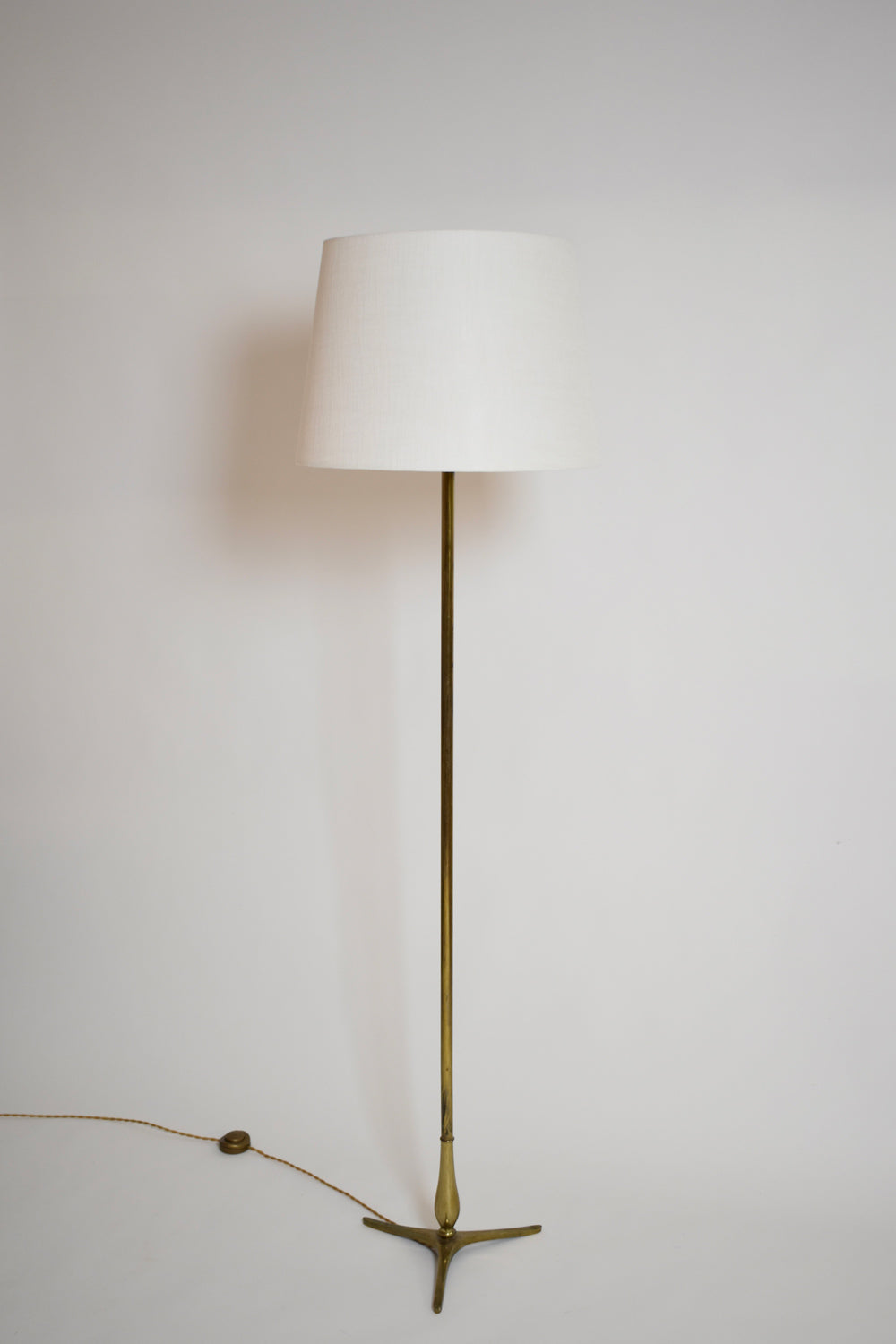 Tripod baluster neoclassical floor lamp, 1960s.