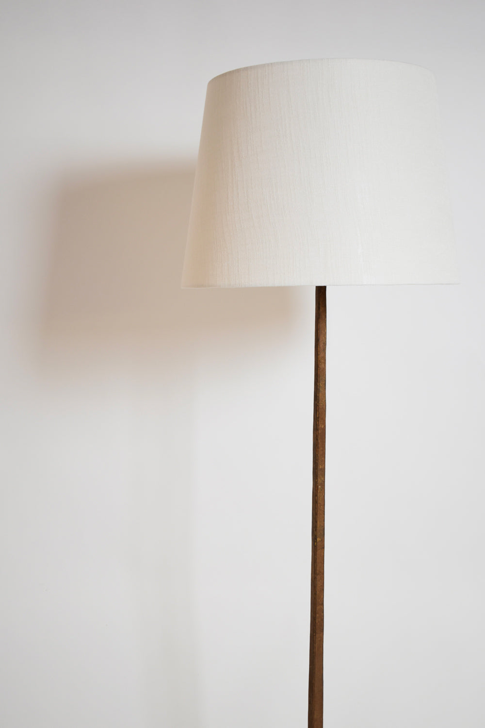 Ramsay tripod wrought iron floor lamp, 1960s.