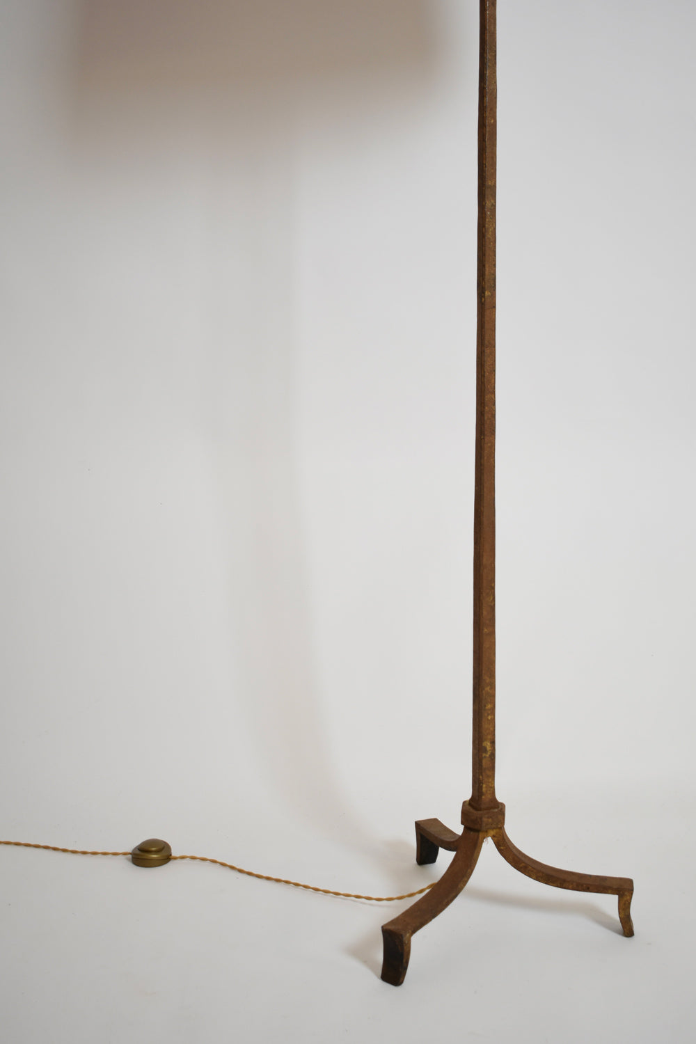 Ramsay tripod wrought iron floor lamp, 1960s.
