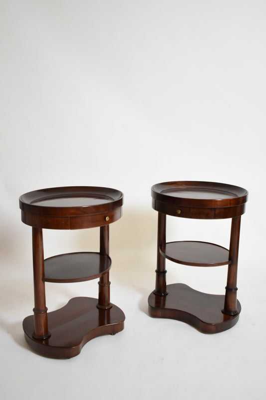 Pair of mahogany kidney ovale flying tables, XIXth c.