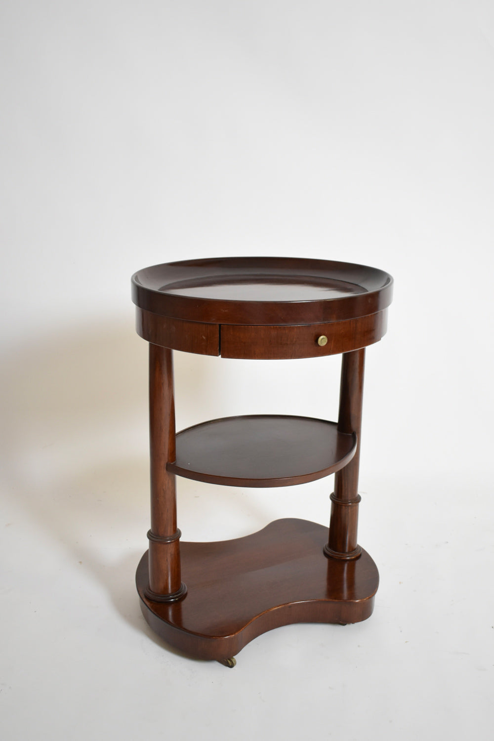 Pair of mahogany kidney ovale flying tables, XIXth c.