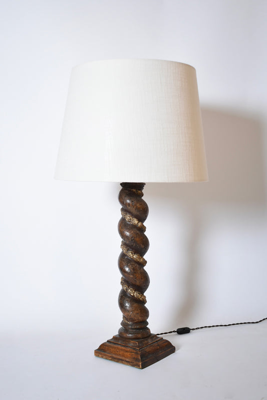 Turned wood column laurel pattern lamp, XIXth c.