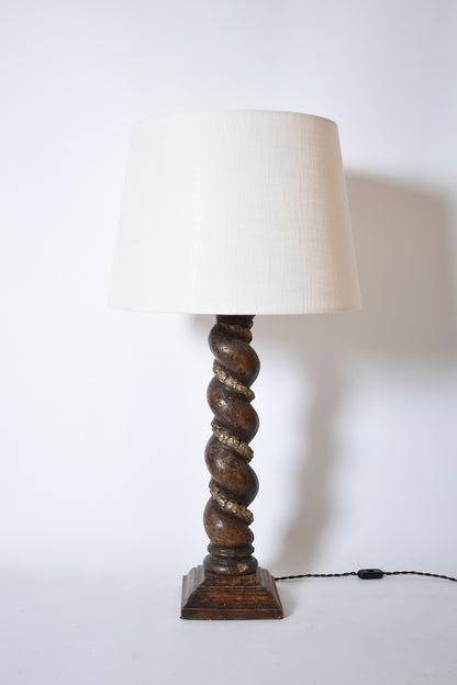 Turned wood column laurel pattern lamp, XIXth c.