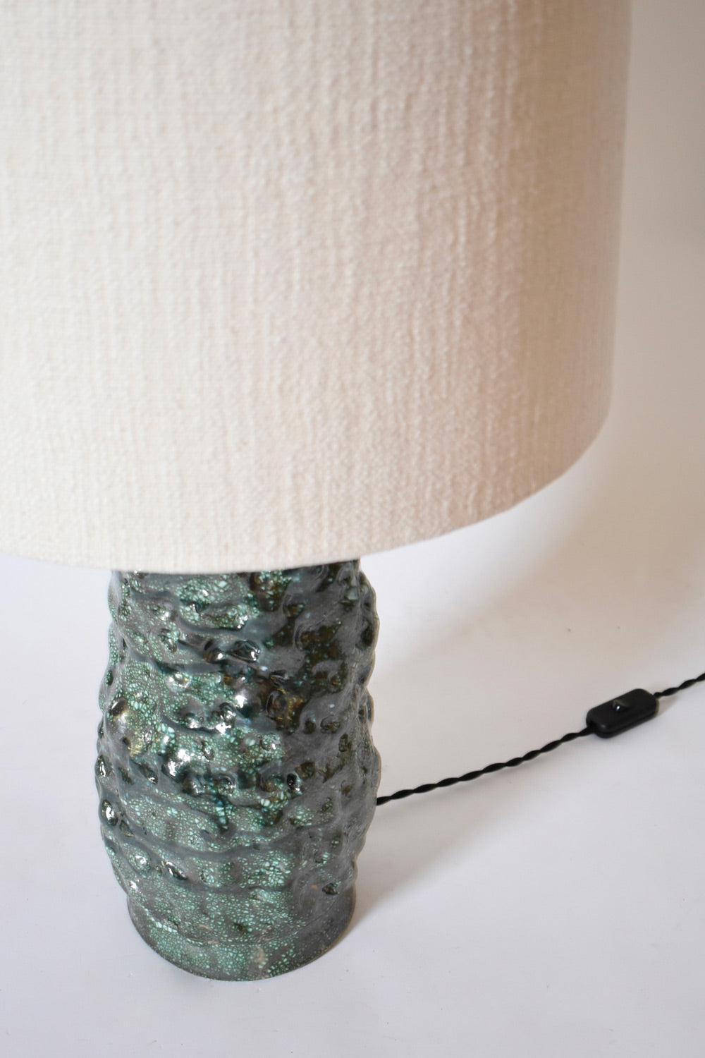 Organic shape green ceramic lamp Helder, 2025.