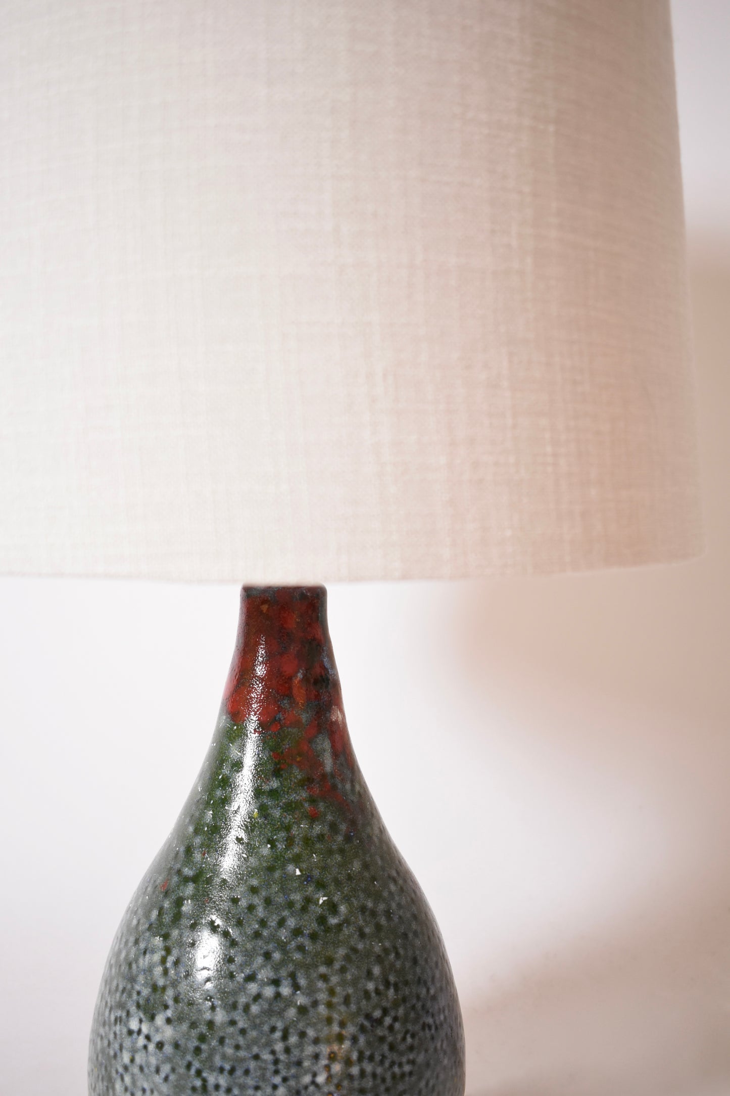Green blue and red coloquinte ceramic lamp, Helder, 2025.