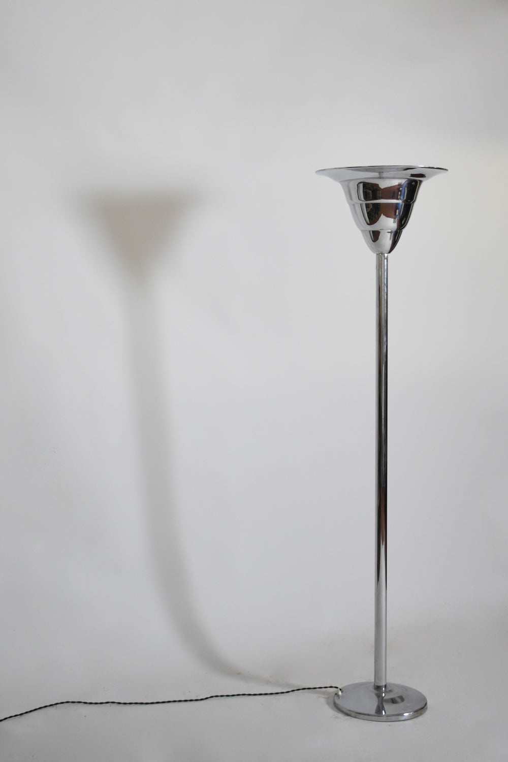 Art Deco chromed iron basin floor lamp, 1930s.