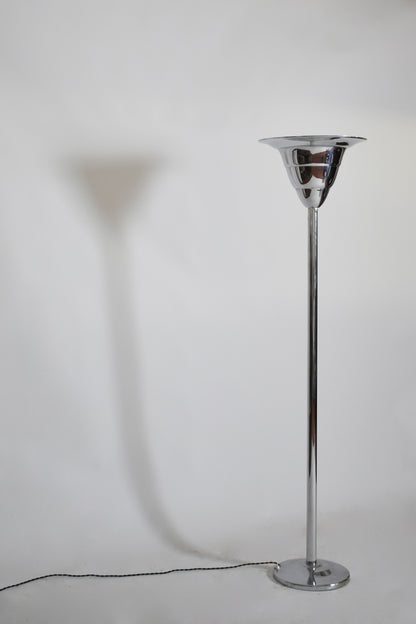 Art Deco chromed iron basin floor lamp, 1930s.