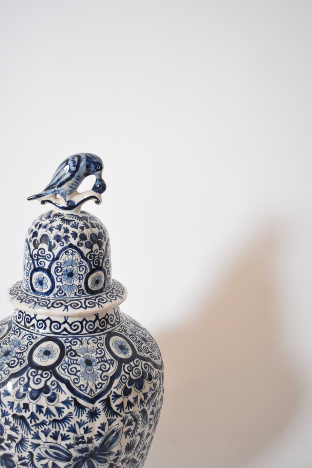 Pair of Delft blue and white baluster covered vases, XIXth c.