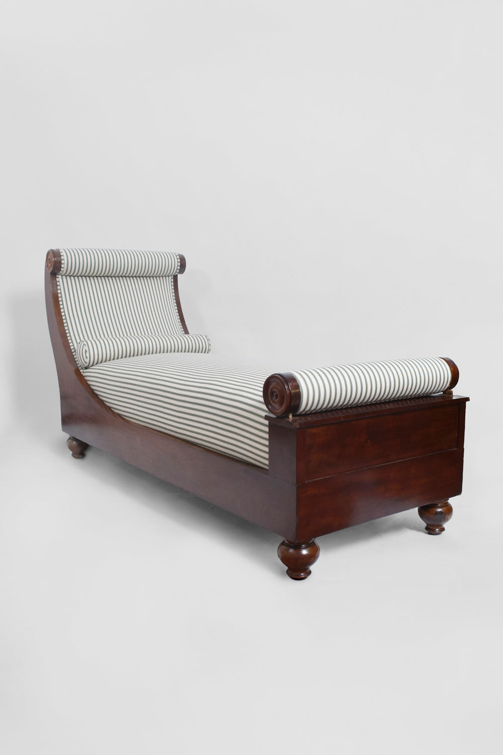 Mahogany neoclassical daybed, 19th c.