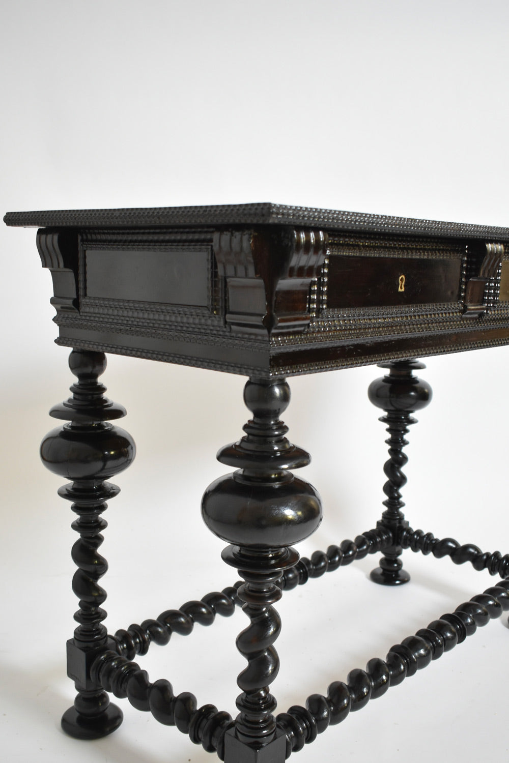 Turned wood dark rosewood table, XIXth c.