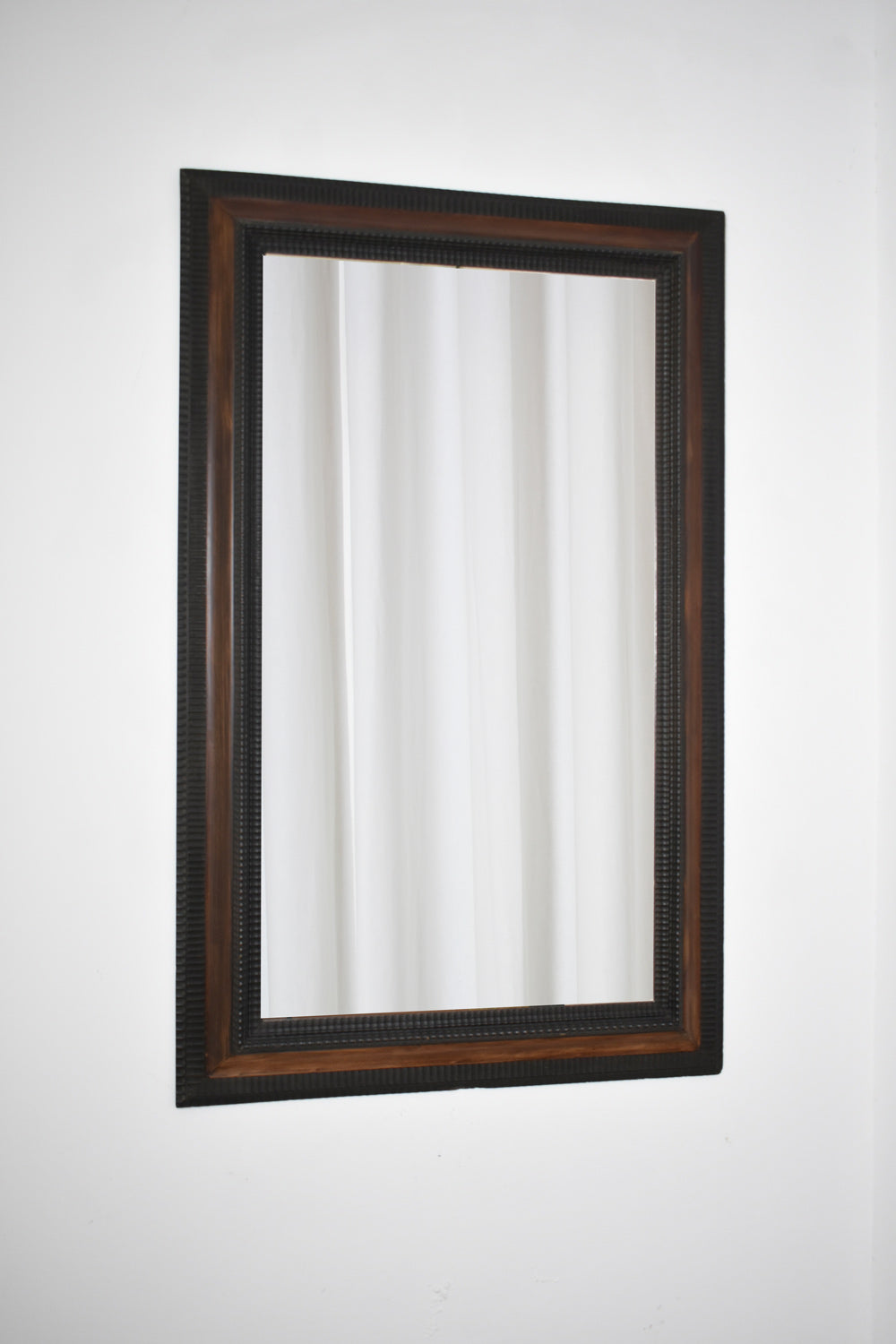 Carved ebonised wood mirror and trompe l'oeil turshell, XIXth c.