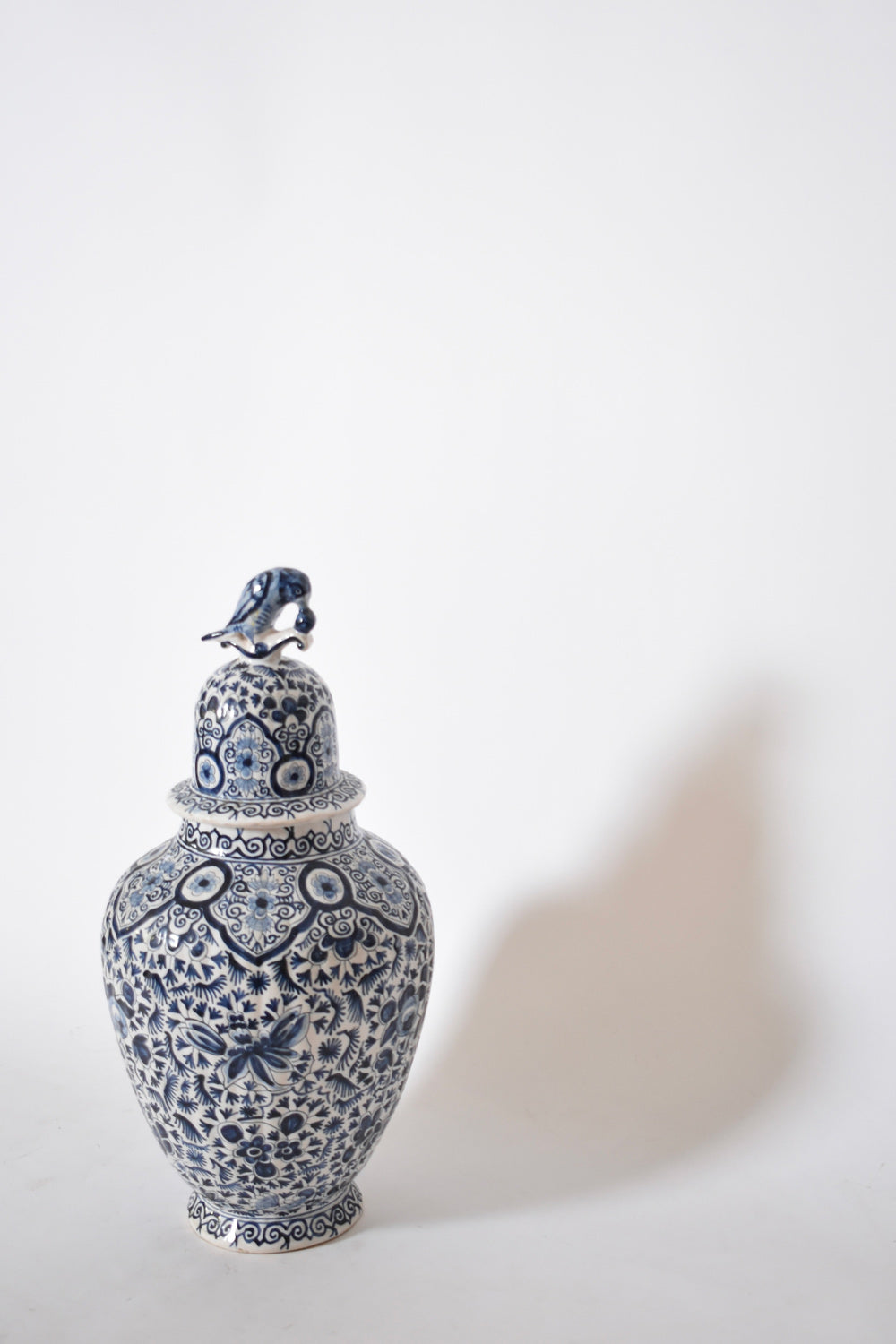 Pair of Delft blue and white baluster covered vases, XIXth c.