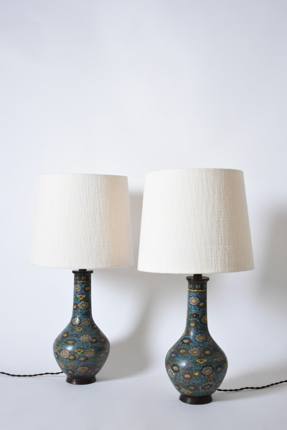 Pair of blue cloisonné bronze lamps, XIXth c.