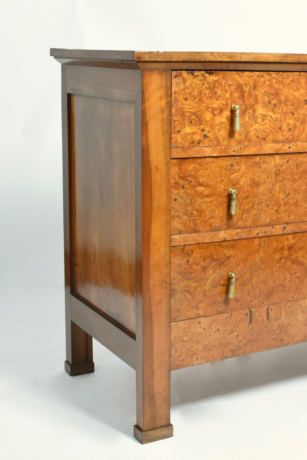 Burl walnut chest of drawers, XIXth c.