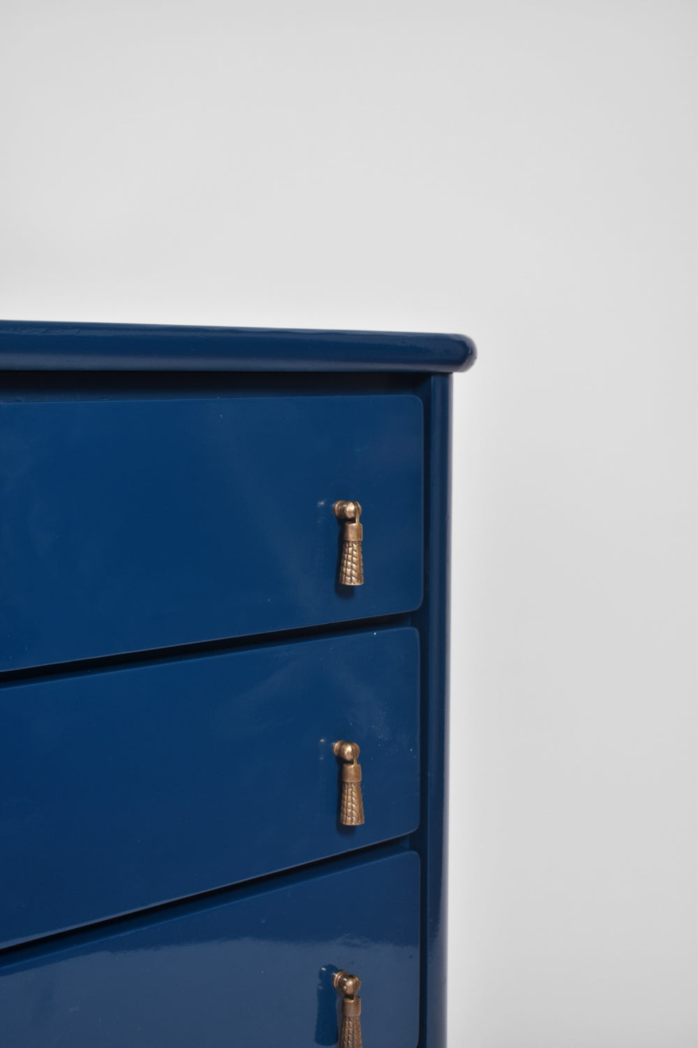 Blue lacquered wood chest of drawers, 1970s.