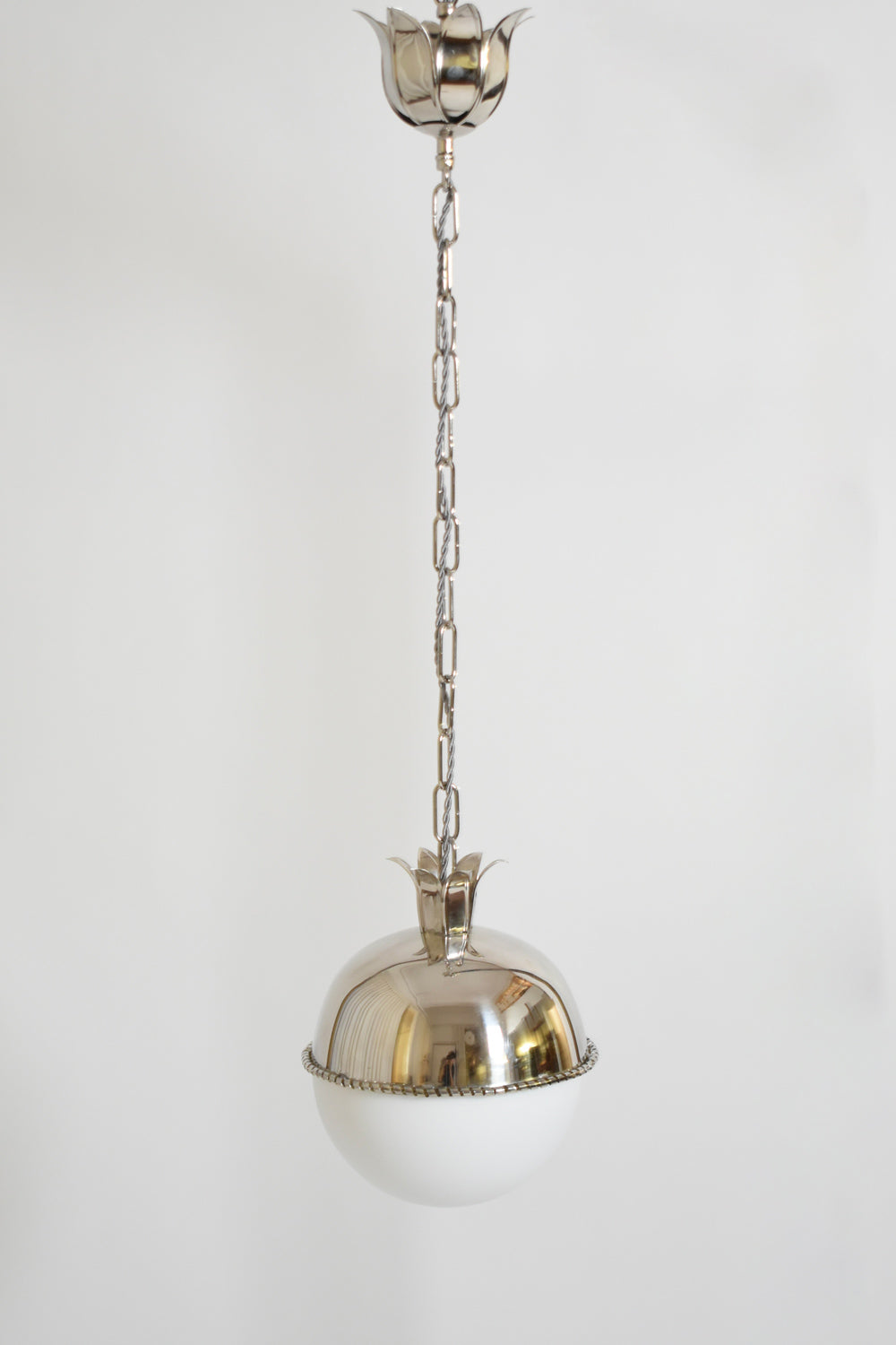 "Granada" 30cm nickel-plated brass and opaline pendant lamp, Barracuda edition.