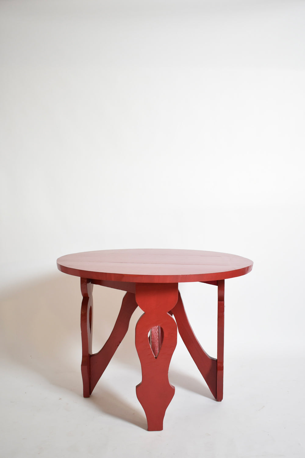 Burgundy red rustic round table, 1920s.