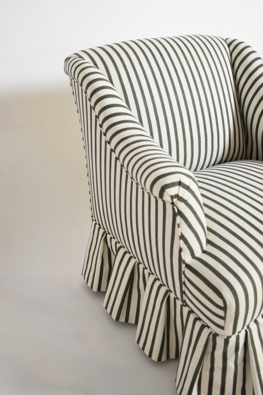 Pair of green and white stripes fabric armchairs, XIXth c.