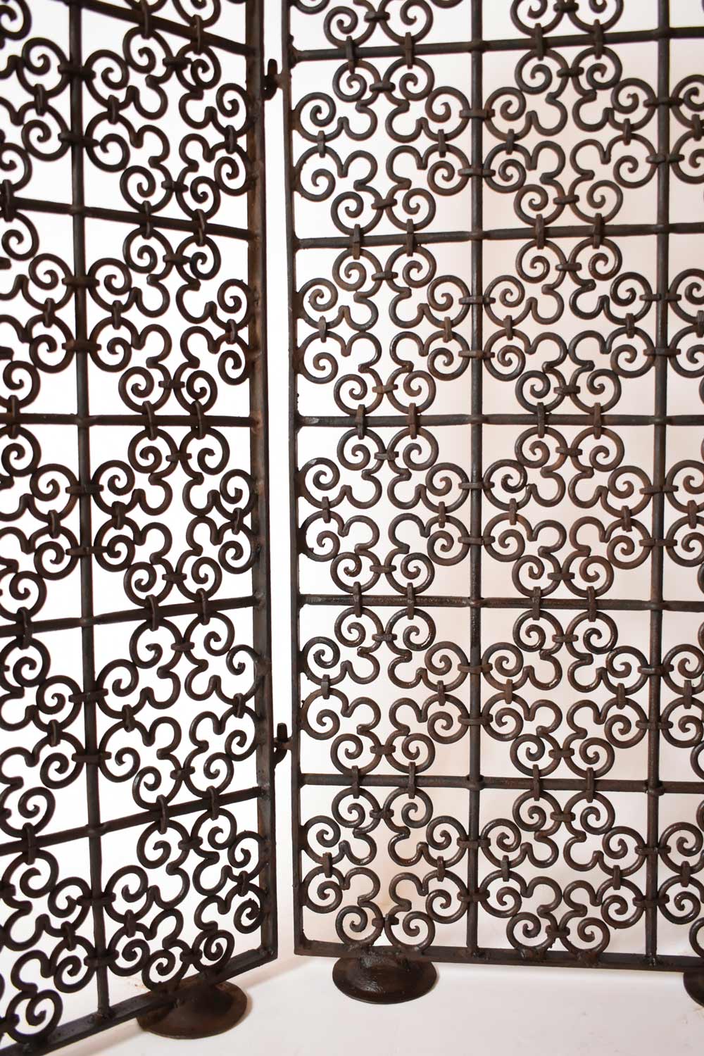 Wrought iron three leaves screen, XIXth c.