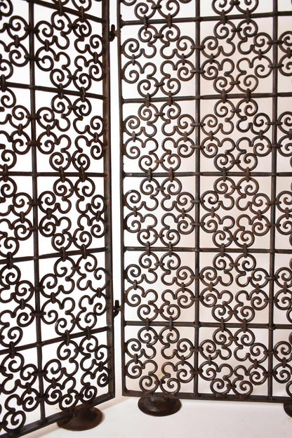 Wrought iron three leaves screen, XIXth c.