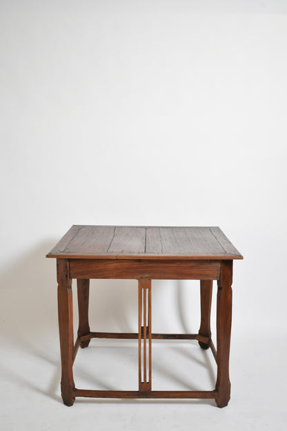Arts & Crafts square side table, 1910s.